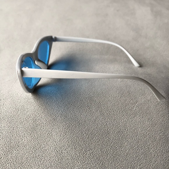 White Cat Eye Sunglasses with Blue Lens ~ Brand New! - Picture 3 of 6